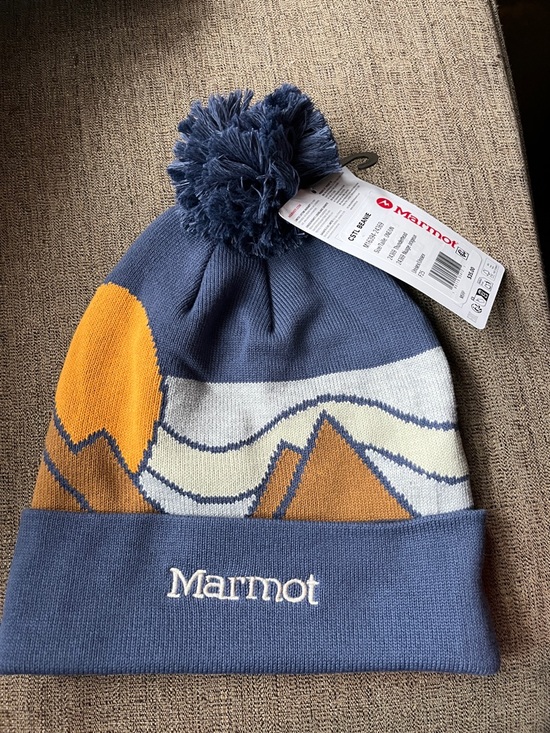 Marmot Other - Marmot Navy Pom Knit Beanie with Yellow & Cream Mountain Design